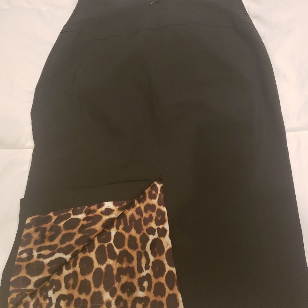 Black skirt w leopard lining